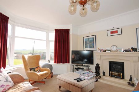 3 bedroom Detached house to rent - Photo 2