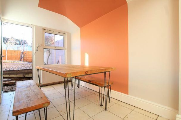 5 bedroom house, 1 en-suite - Photo 1