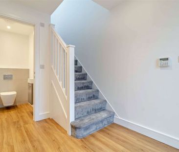 Semi-detached energy efficient home with driveway - Photo 2