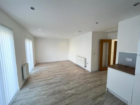 4 bedroom detached bungalow to rent - Photo 2