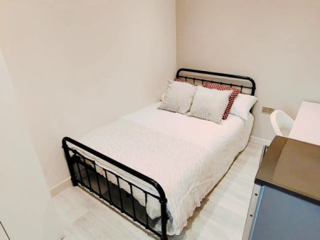 2 Bedroom 1 Bathroom room3 - Photo 5