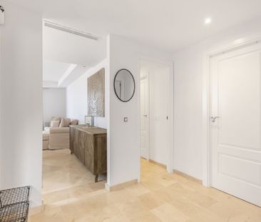 2 Bedroom Apartment For Rent in Nueva Andalucía, Málaga - Photo 2