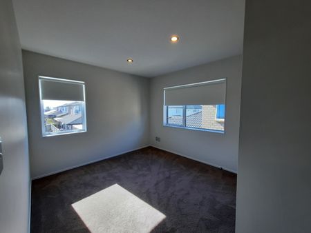 Beautiful Large Family Home - Photo 4