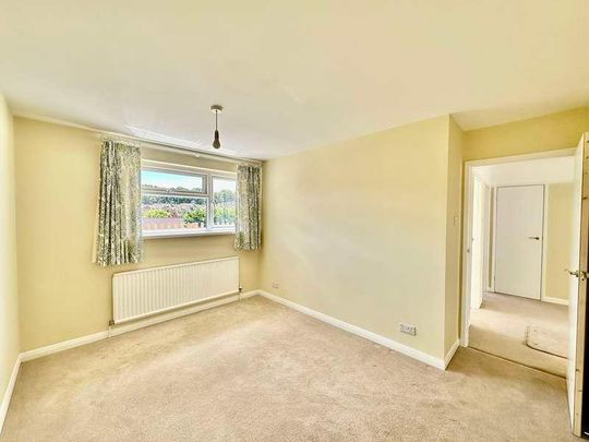 Hillview Road, Hythe, SO45 - Photo 1