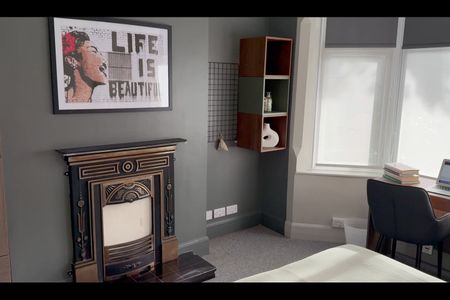 5 Bed Semi-Detached House, Rolleston Drive, NG7 - Photo 3