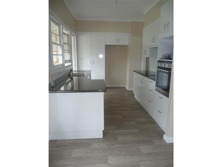 Beautiful Three Bedroom Home in Chatham - Photo 5