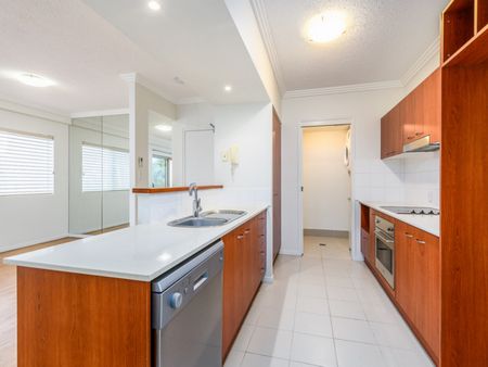 3/2 Oleander Avenue, Biggera Waters - Photo 3