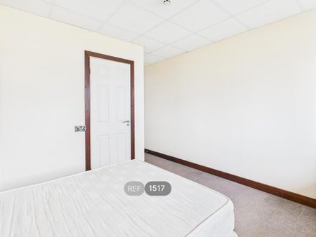 1 bedroom hotel room to rent - Photo 2