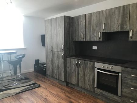 4 bedroom flat to rent - Photo 5