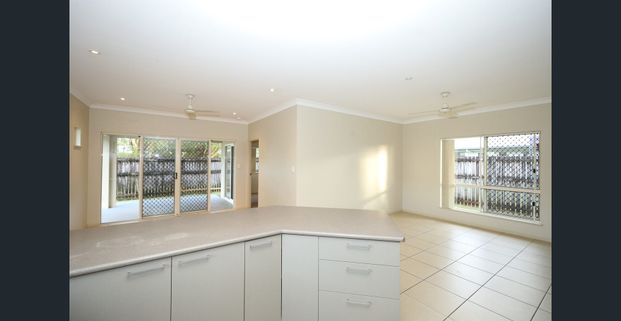 Large Three Bedroom Home with Side Access - Close to Trinity Anglican School - Photo 1