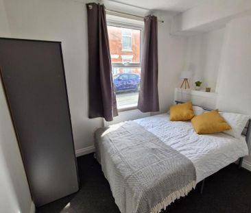 5 bedroom house of multiple occupation to rent - Photo 1