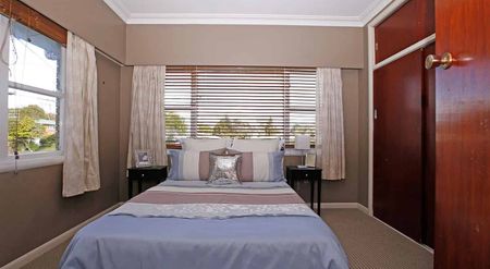 Sunny Family pet friendly home with an Avo tree - Photo 2