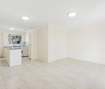 2 bedroom 1 bathroom upper-level apartment close to the beach - Photo 3
