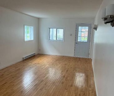 Granby - Logement 5 1/2, renové au 1ier étage d'un triplex - Photo 3