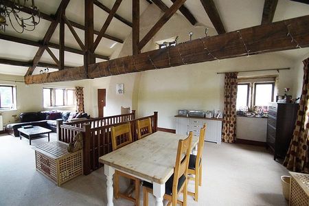 5 bedroom detached house to rent - Photo 2