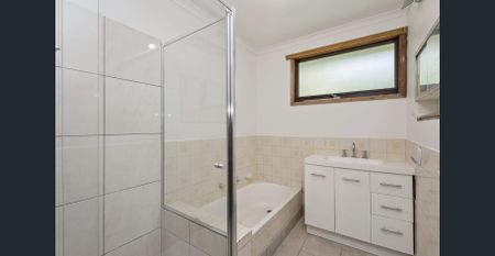 Fantastic Central Bendigo Opportunity - Spacious Home with Large Shed - Photo 2