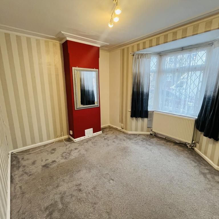 2 bedroom end of terrace house to rent - Photo 1