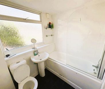 Hatfield Crescent, Hemel Hempstead, HP2 6DA, Hertfordshire - Photo 5