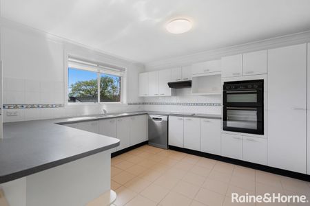 2/5 York Street, Point Frederick, NSW 2250 - Photo 2