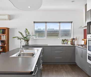 Modern Beachfront Home - Photo 4