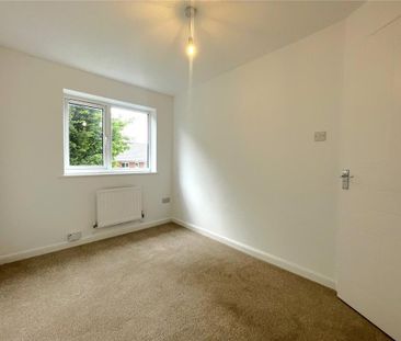 2 bedroom end of terrace house to rent - Photo 4