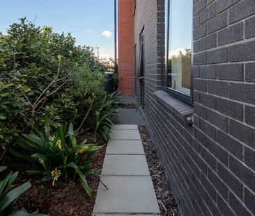 Modern Ground-Floor Apartment with Dual Access - Photo 5