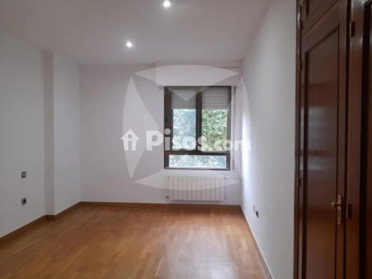 Piso en alquiler en Huerta Rosales-Valdepasillas - Foto 1