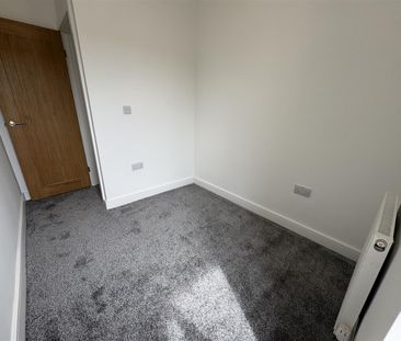 House - Semi-Detached For Rent Stepney Street, Swansea - Photo 5