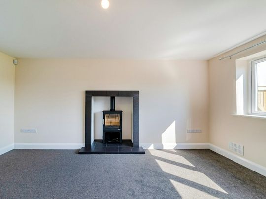 Detached house to rent on - Photo 1