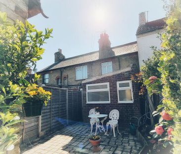 2 bedroom terraced house to rent - Photo 3