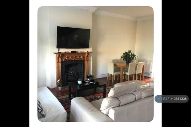 1 bedroom in a flat share to rent - Photo 1