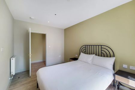 2 Bedroom Apartment - Photo 3