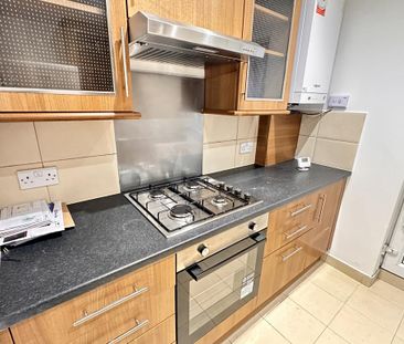 2 bedroom flat to rent - Photo 4