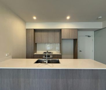 MODERN TWO BEDROOM APARTMENT - Photo 4