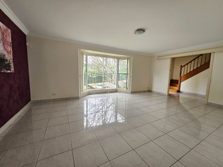 A tasteful family residence walking distance to Showground station - Photo 4