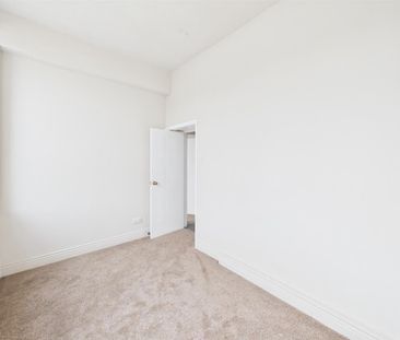 1 BED Apartment To rent - Photo 5