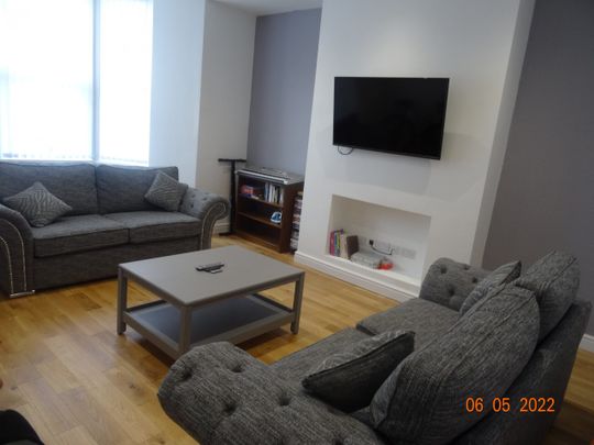 6 Bedroom House, Heaton, Stannington Avenue - Photo 1