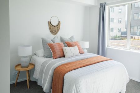 Cute, Light 2 bedroom 2 bathroom Apartment - Photo 2