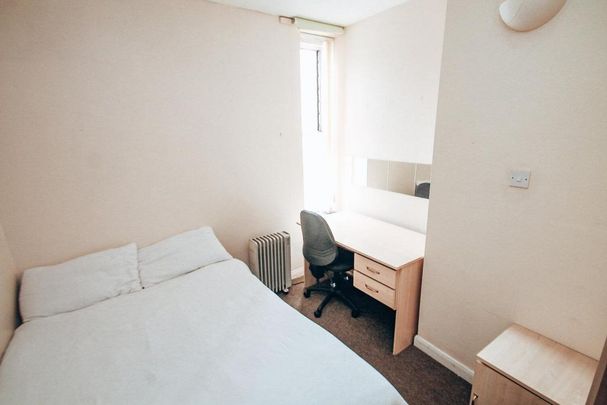 6 bedroom private hall to rent - Photo 1