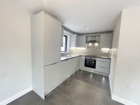 Apt 3, 1A Utility Street, - Photo 4