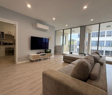Refreshed Penthouse Style Apartment in Central Location - Photo 1