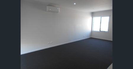 Lovely two bedroom Townhouse. - Photo 2