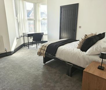 1 bedroom in a house share to rent - Photo 2