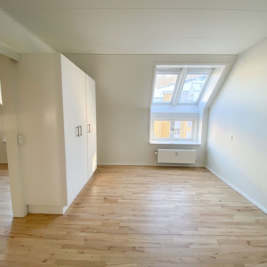 Dejlig lys og hyggelig 2-værelses lejlighed - Photo 1