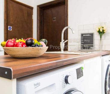 1 bedroom in a house share to rent - Photo 2