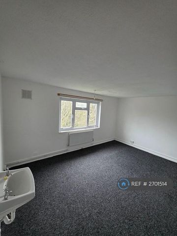 3 bedroom flat to rent - Photo 3
