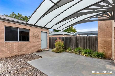 3-Bedroom Townhouse in Prime Tuggeranong Location - Photo 2