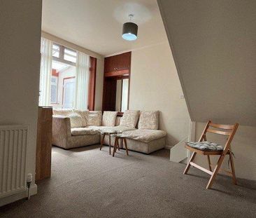 4 bedroom semi-detached house to rent - Photo 4