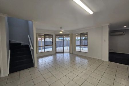 Stunning Double Storey Home in Underwood - Photo 4
