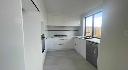 Beautiful 4 bedroom+2 bathroom property! - Photo 2